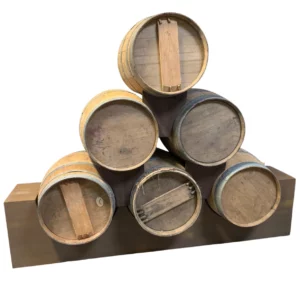 Tonneaux bois empilés
