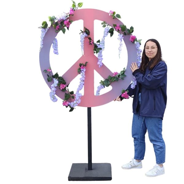 signe peace and love sur pied