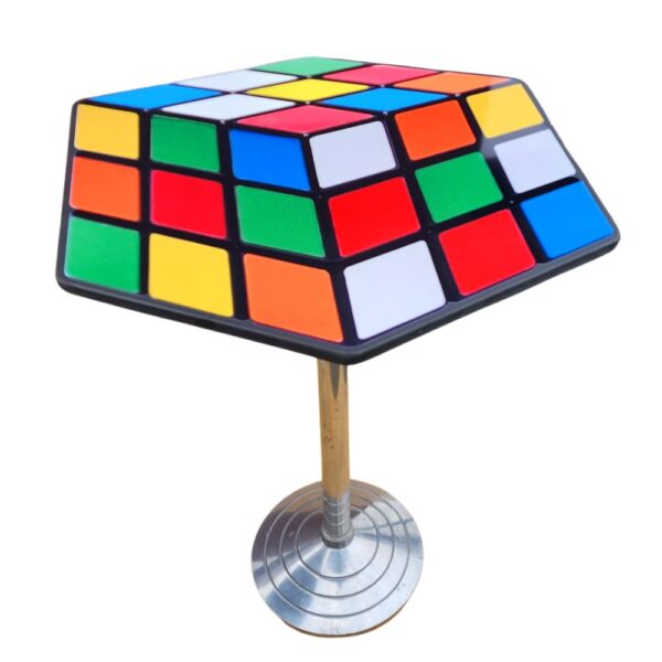 location mange debout rubiks cube